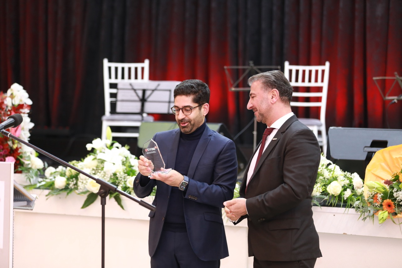 Eş başkanımız Sayın Hatice Çavuş mesleğinin    yılını Dostlari ve is ortakları ile kutladı 