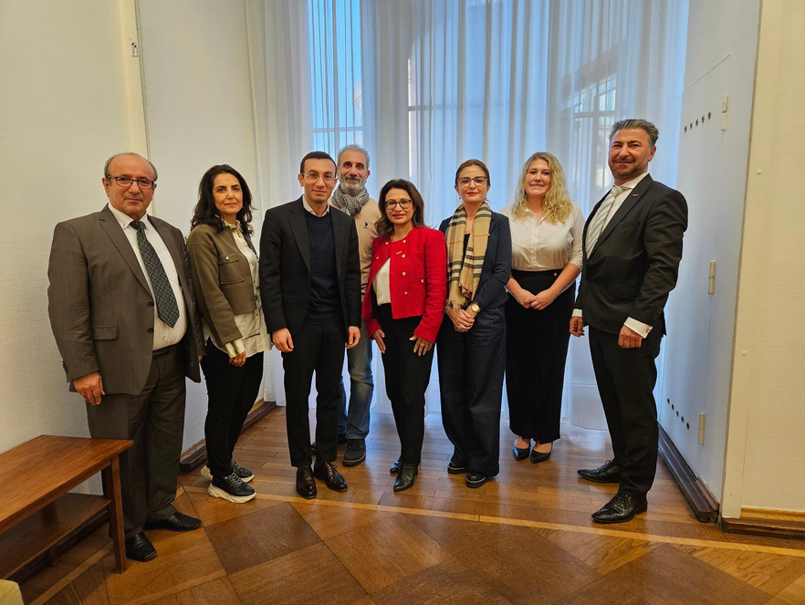 Die Vorstandsmitglieder von ATIYAB Hessen e V haben heute den Oberbürgermeister der Stadt Frankfurt  Herrn Mike Josef  einen Antrittsbesuch erstattet 
