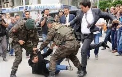 Ticari ataşeye protesto