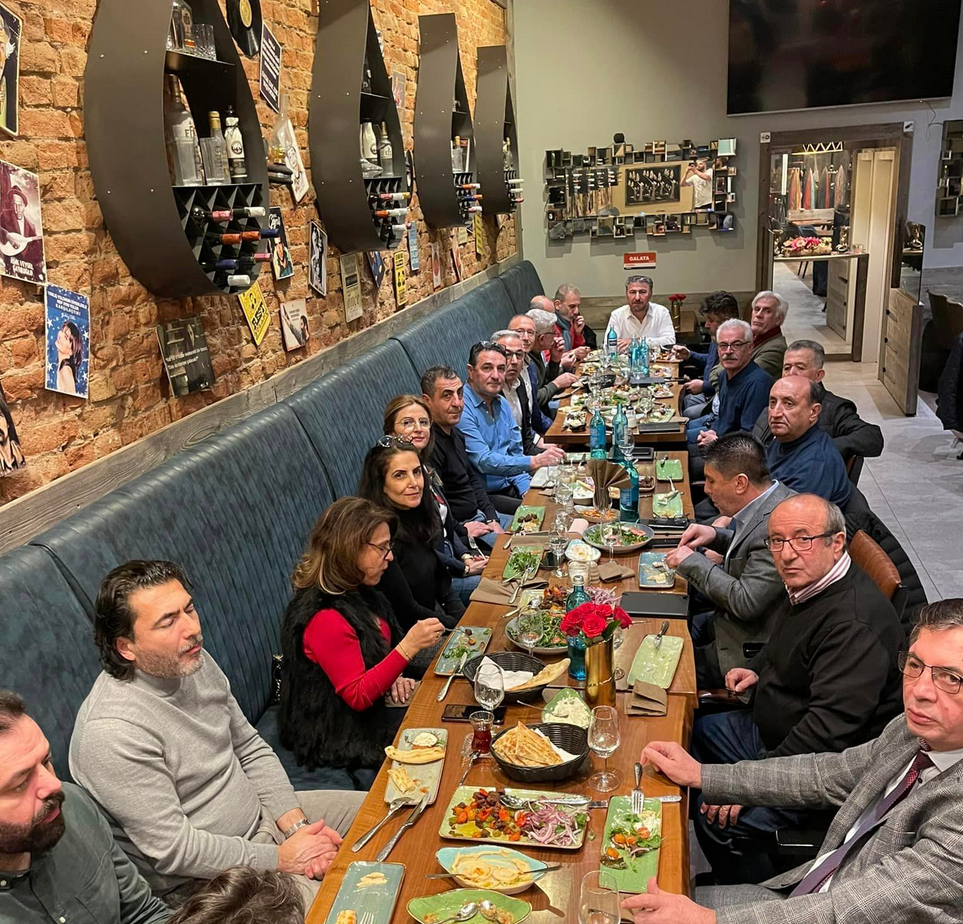 Pera Palas Restoran da  Fikir alışverişi