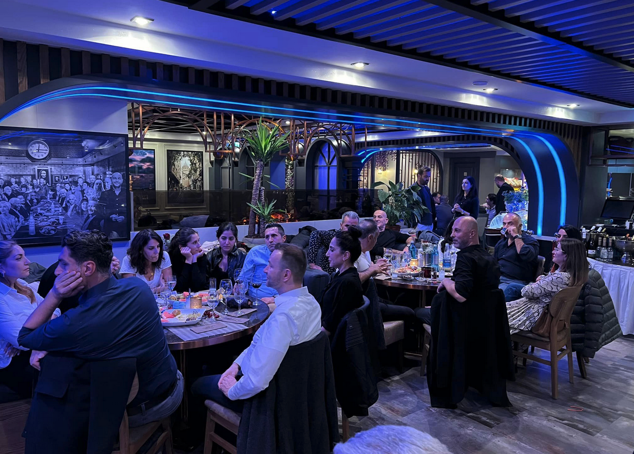 Atiyab Ticaret ve Yatirim Birligi  Il Gondoliere de italienisch yiyor 