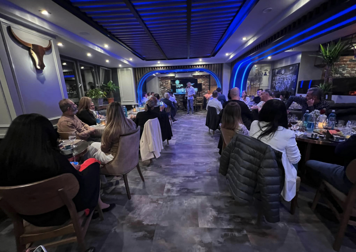 ATIYAB Abbas Dağlık’ın Frankfurt Zeil ‘deki Mekanında