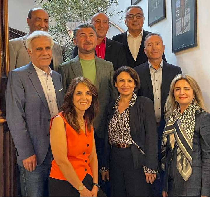 Eş başkanımız Sayın Hatice Çavuş mesleğinin 20.yılını Dostlari ve is ortakları ile kutladı.