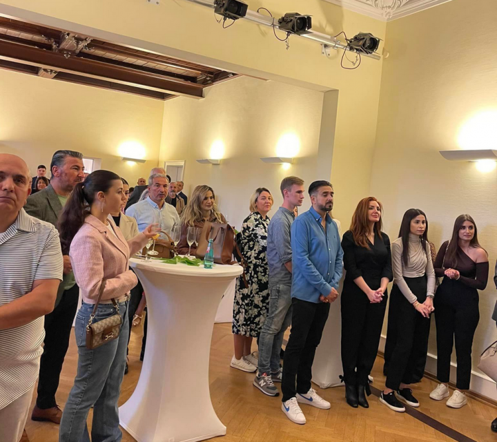 Eş başkanımız Sayın Hatice Çavuş mesleğinin 20.yılını Dostlari ve is ortakları ile kutladı.