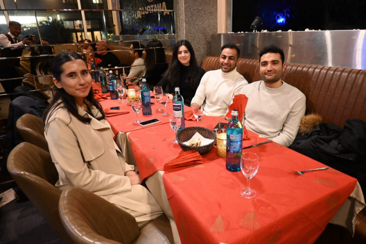 Atiyab Ticaret ve Yatirim Birligi, Anatolia Restaurant-Off'da.