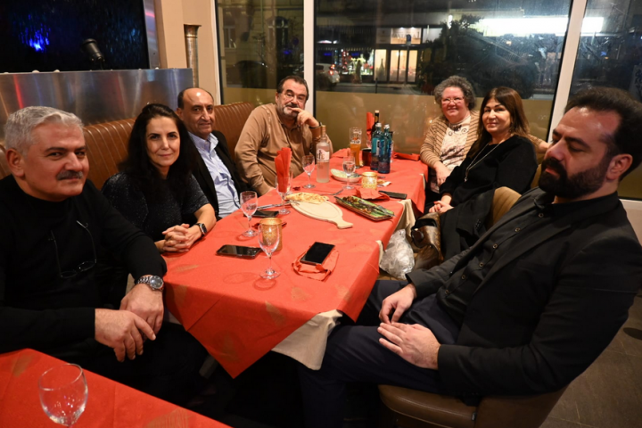 Atiyab Ticaret ve Yatirim Birligi, Anatolia Restaurant-Off'da.