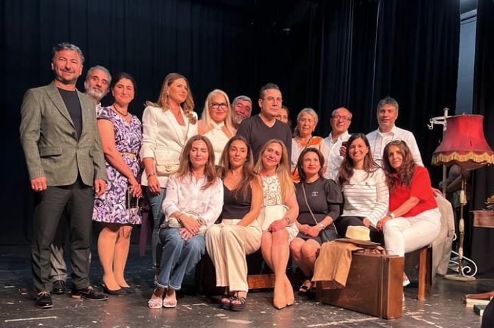 Atiyab Ticaret ve Yatirim Birligi, Internationales Theater Frankfurt'ta.