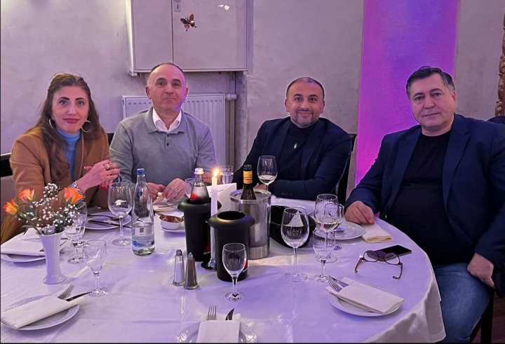 Atiyab Ticaret ve Yatirim Birligi, Zur Scheune'de.