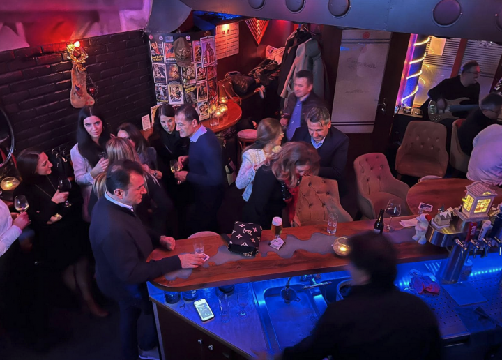 ATIYAB  Asım Çalışkan’ın mekanında Yıl sonu yorgunluğu attı