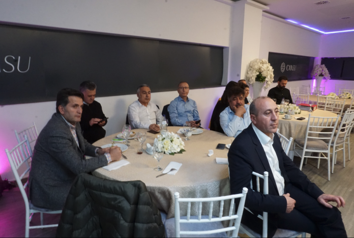 Atiyab Ticaret ve Yatirim Birligi, Can-Su Saal'da.