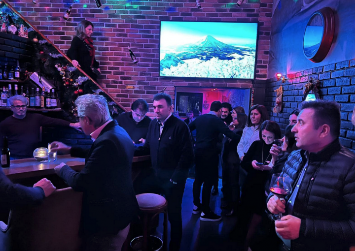 ATIYAB  Asım Çalışkan’ın mekanında Yıl sonu yorgunluğu attı