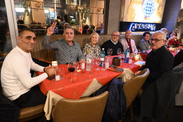 Atiyab Ticaret ve Yatirim Birligi, Anatolia Restaurant-Off'da.