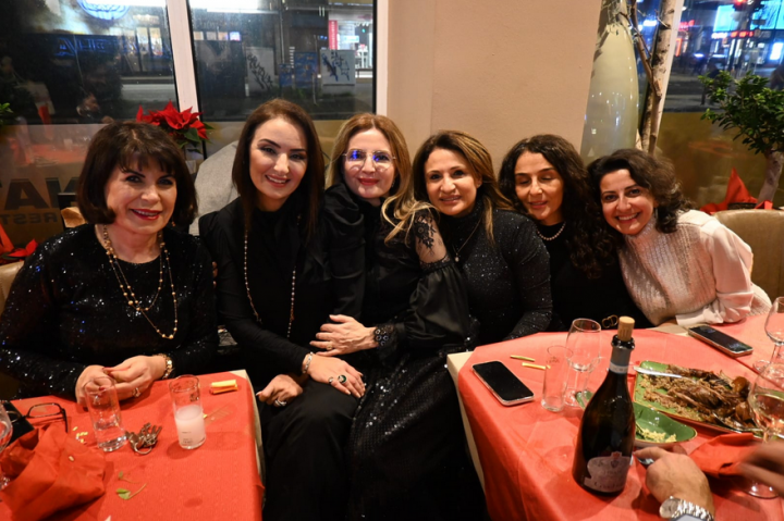 Atiyab Ticaret ve Yatirim Birligi, Anatolia Restaurant-Off'da.