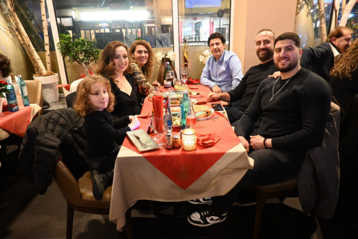 Atiyab Ticaret ve Yatirim Birligi, Anatolia Restaurant-Off'da.