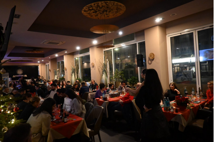 Atiyab Ticaret ve Yatirim Birligi, Anatolia Restaurant-Off'da.