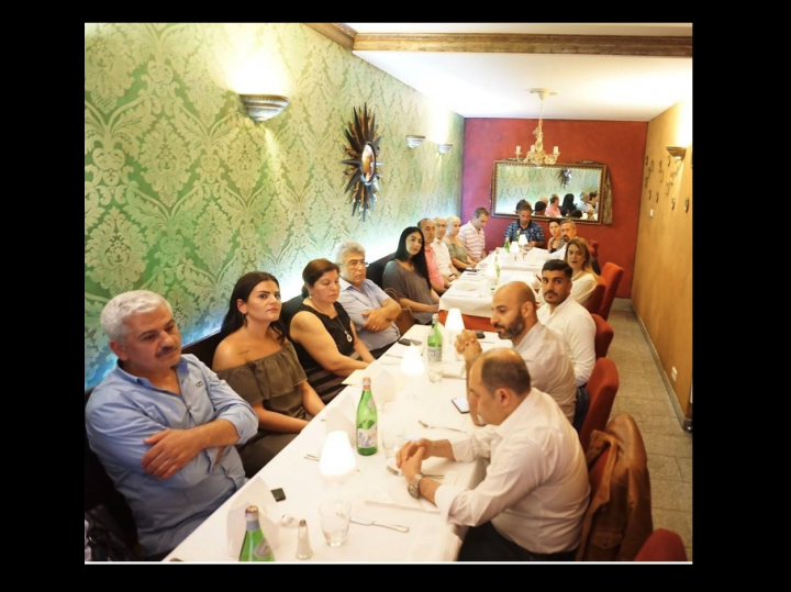 Atiyab Ticaret ve Yatirim Birligi, Il Gondoliere'de italienisch yiyor.