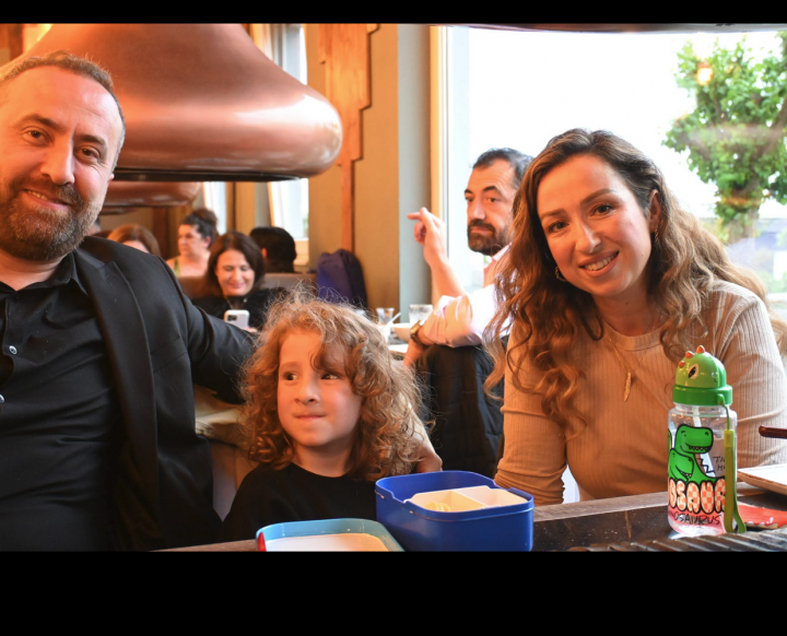 Atiyab Ticaret ve Yatirim Birligi, The Meat.ing Table-BBQ-House'de.