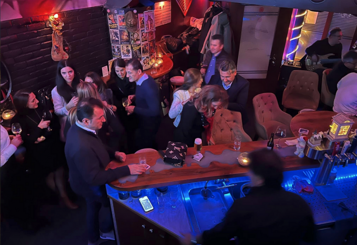 ATIYAB  Asım Çalışkan’ın mekanında Yıl sonu yorgunluğu attı