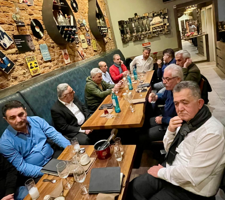 Pera Palas Restoran da  Fikir alışverişi