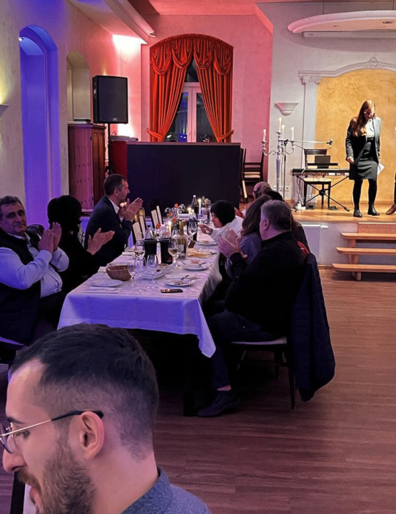 Atiyab Ticaret ve Yatirim Birligi, Zur Scheune'de.